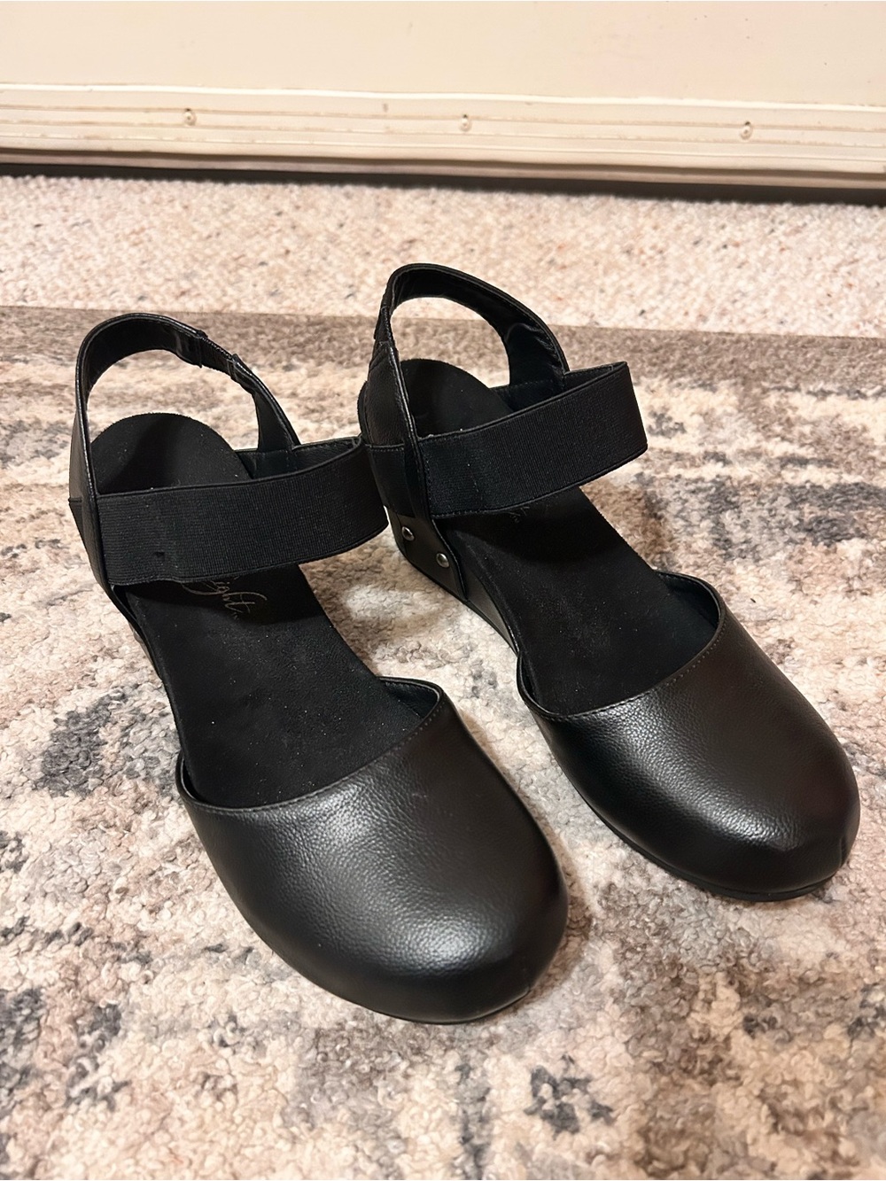 Vintage 7 Eight Freedom Wedges Black Women’s Size 7.5M